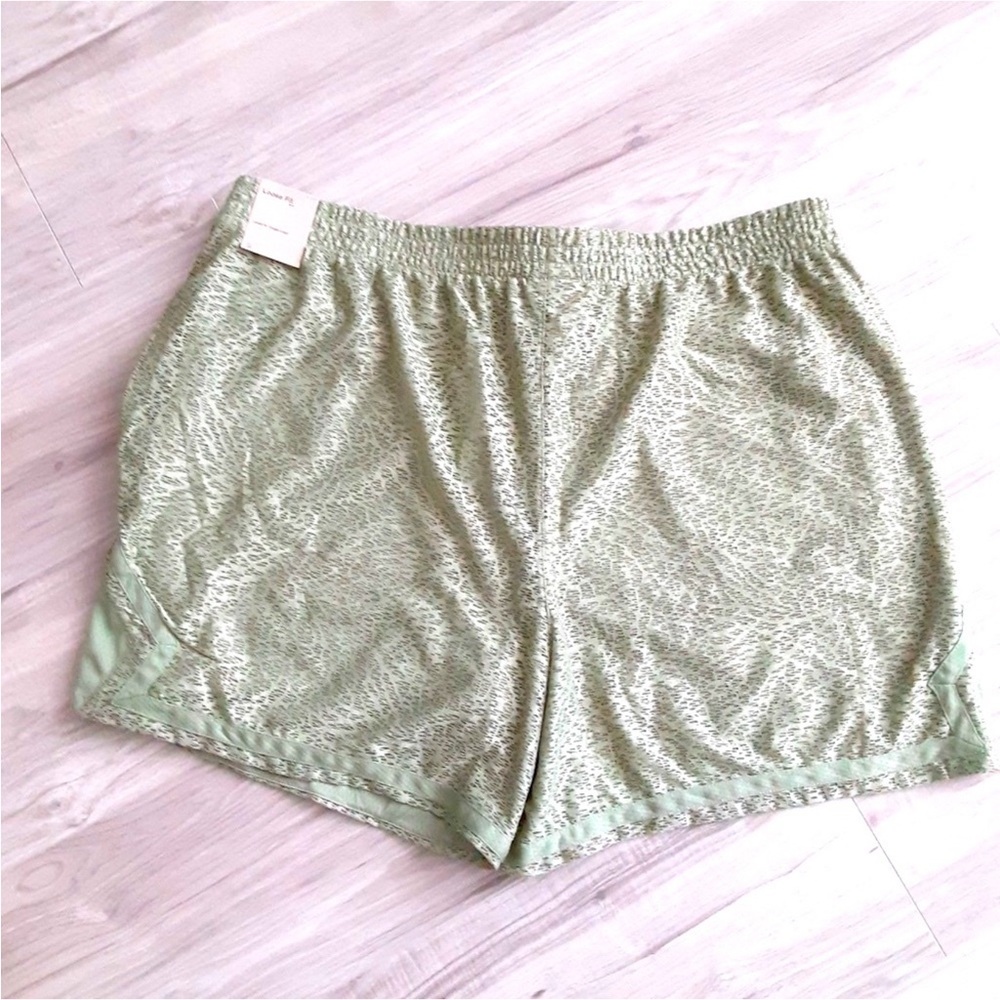 Nike  Air Jordan Women Shorts (XXL  ) - Picture 3 of 4